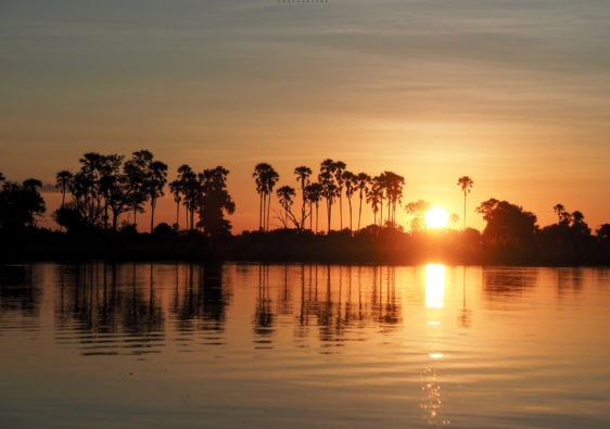 Couché de soleil sur le delta d'Okavango